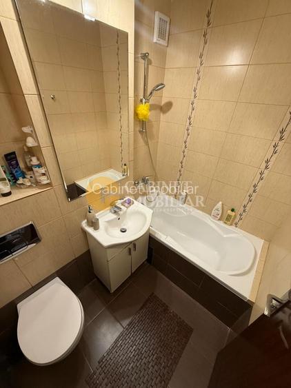 2 Camere Decomandat - Etaj Intermediar - Zona Podu Ros - Bloc 1974 - 3
