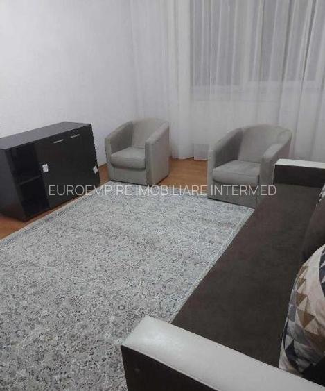 Apartament cu 3 camere de închiriat, zona Dacia - 2