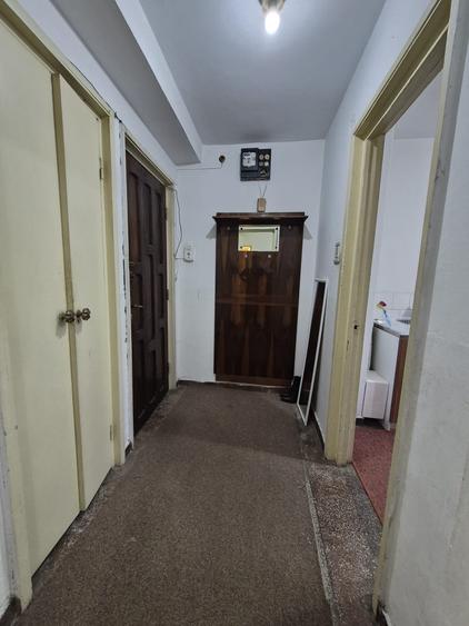 Apartament două camere, semidecomandat, et. 1/4, 1 Mai-Insula
