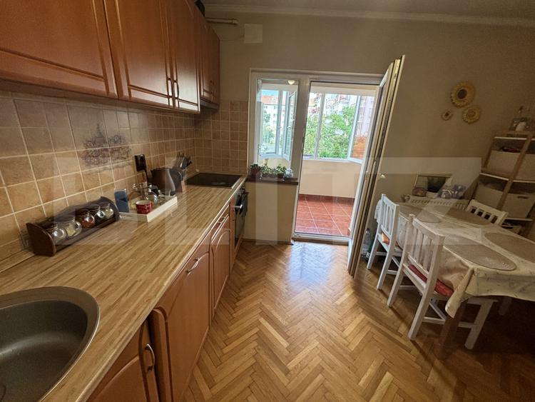 Apartament 3 camere de vânzare , 75 mp, Cartierul Carpați II