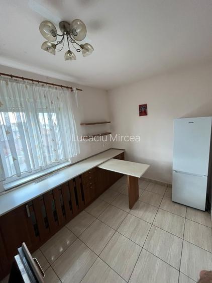Proprietar - Apartament de inchiriat, 3 camere decomandate, parcare, Magheru - 13