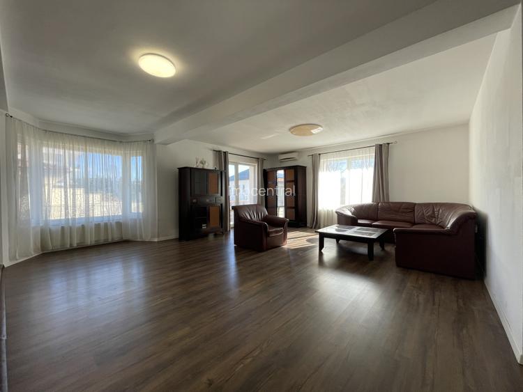 Apartament 4 camere, 2 balcoane, garaj și boxă pe str. Cometei - 3