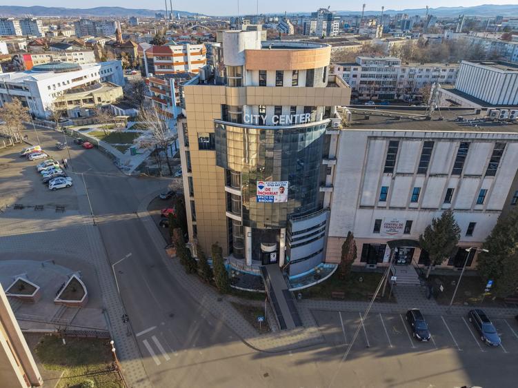 Spatiu 200 mpc de inchiriat in CITY CENTER Bacau – acces separat si parcare