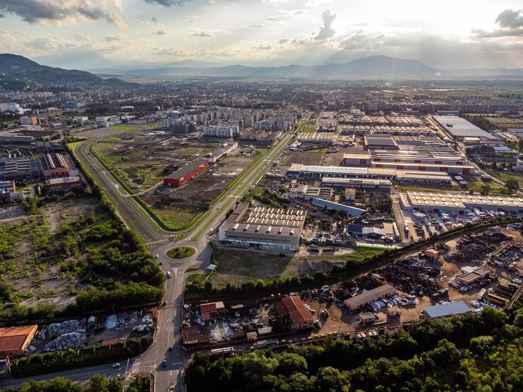 TEREN IN SENS GIRATORIU