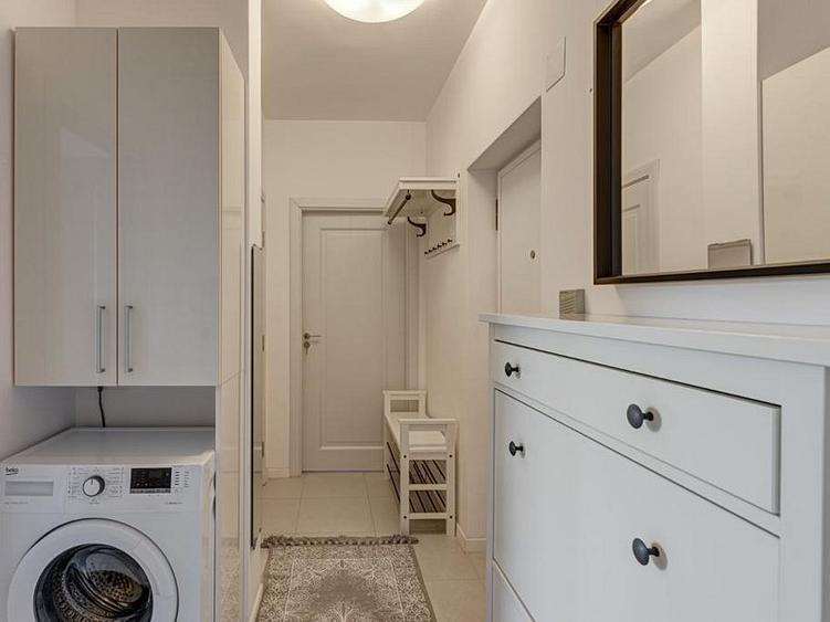 Apartament 2 camere decomandat lux,centrala proprie ,loc parcare