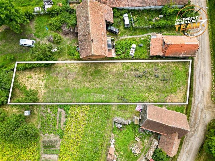 Pentru cei care doresc sa construiasca o locuinta intr-o zona linistita, aproape