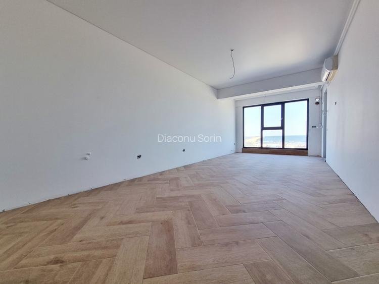 Priveliste frontala la mare, la cativa pasi de nisip - 3