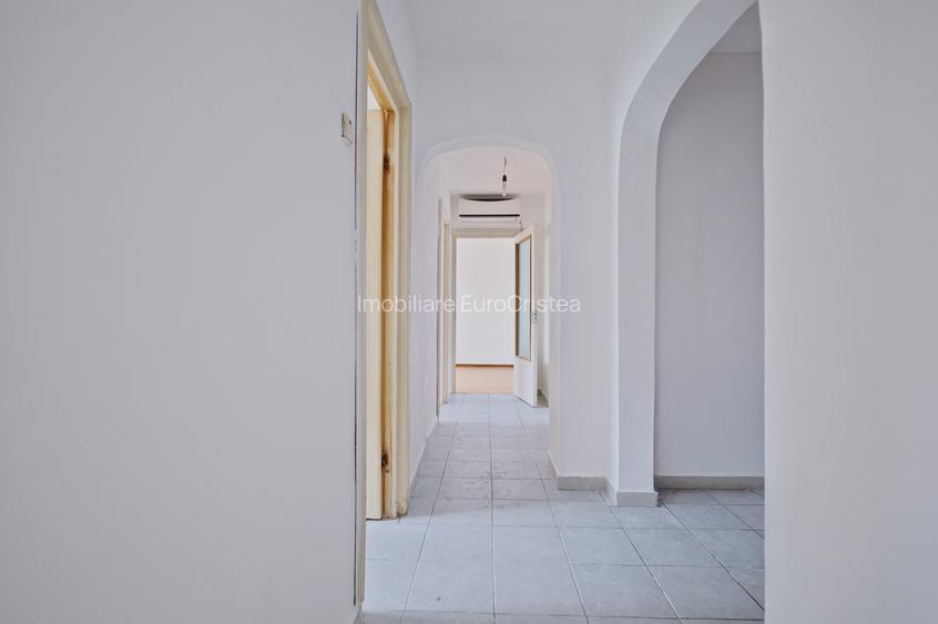 Apartament cu 3 camere de vânzare în Mangalia, 600 m până la plajă . - 2