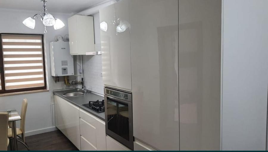 Apartament cu 3 camere,zona sub cetate