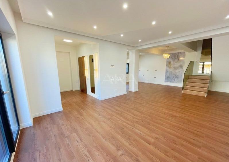 Eleganță și confort: duplex spațios cu terasă și curte privată - 2