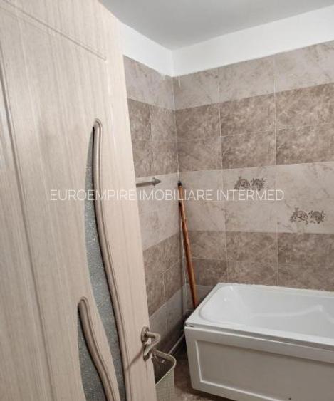 Apartament 2 camere decomandate zona KM 5 - 6