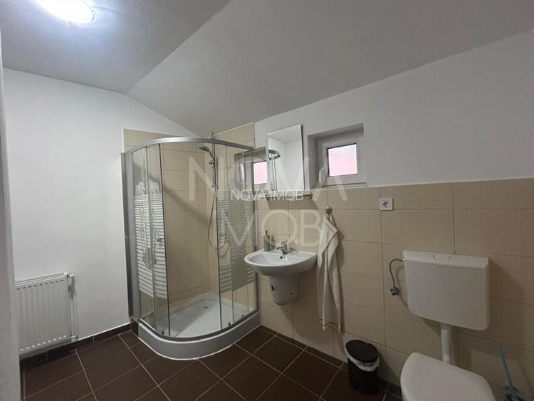 Casa de vanzare 200 mp cu spatiu comercial la parter, strada Lunga - 16