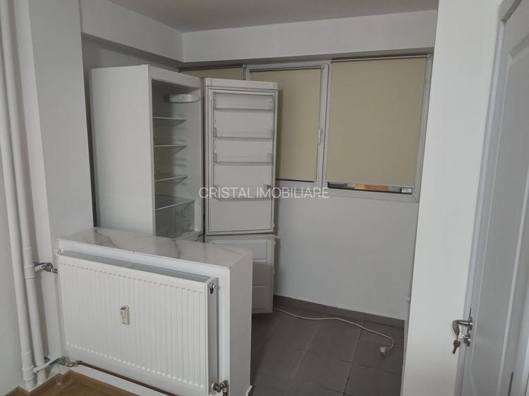 Garsonieră Titan, parter cu balcon, mobilată complet, prima închiriere - 5