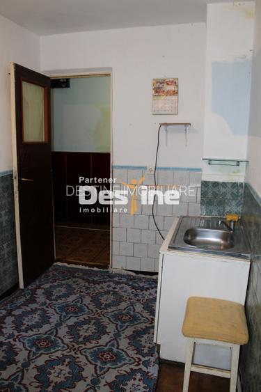 Apartament 3 camere decomandat de 61 mp 2 bai la parter cartier Favorit - Roman - 4