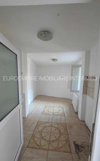 Apartament 4 camere de vanzare Piata Ovidiu - 2