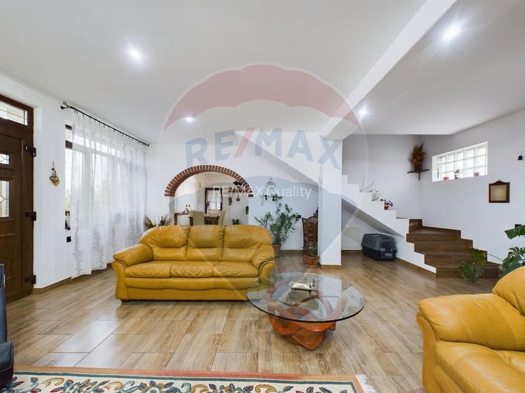 Vila cu 6 camere, teren 1200mp de vanzare- Varasti, la 4 km de Berceni - 2