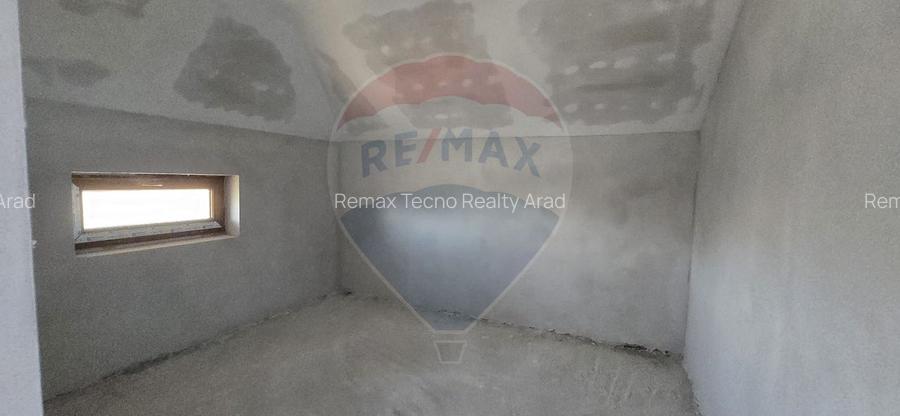 CASA CU ETAJ DE VANZARE LA GRI LA 12 KM DE ARAD ZIMANDUL NOU - 6