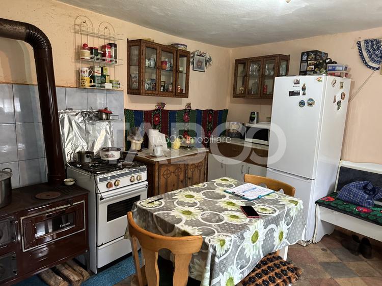 Casa cu gradina 3 camere anexe gospodaresti 5702 mp teren in Gura Vaii - 9