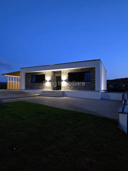 Casa individuala  , 130 mp utli , teren 583 mp , zona Sun Garden Baciu - 2