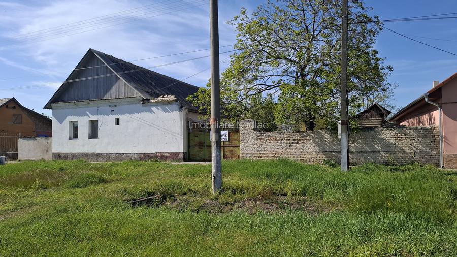 Casa pentru renovare  in Nadlac cu teren 1472mp - 2