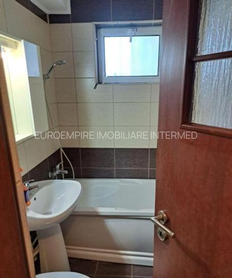 Apartament de vanzare in Constanta cu  3 camere zona  Ciresica - 5