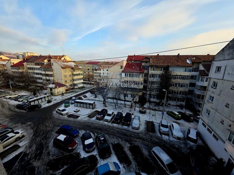 Apartament cu 2 camere de vânzare în zona 1 Mai - 16