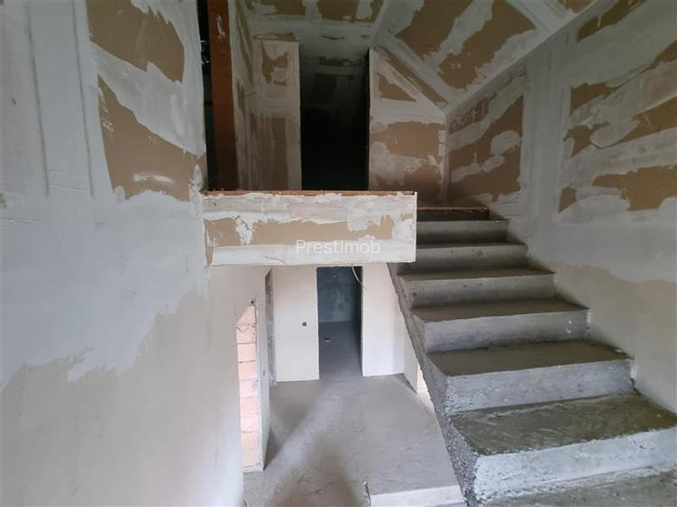 de vanzare casa la standarde ridicate 4 camere, 3 bai, garaj incorporat , 5 arii - 9