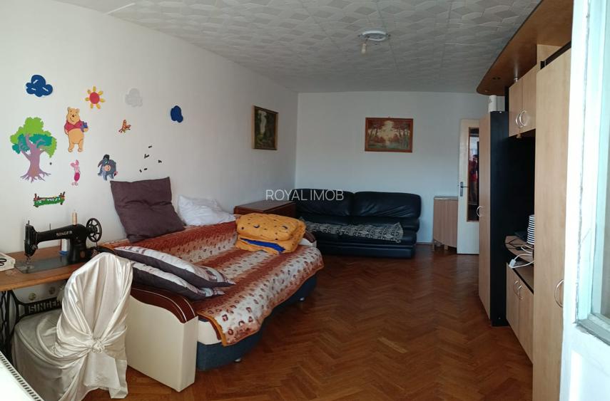 Apartament cu 3 camere, 2 bai, decomandat - 9
