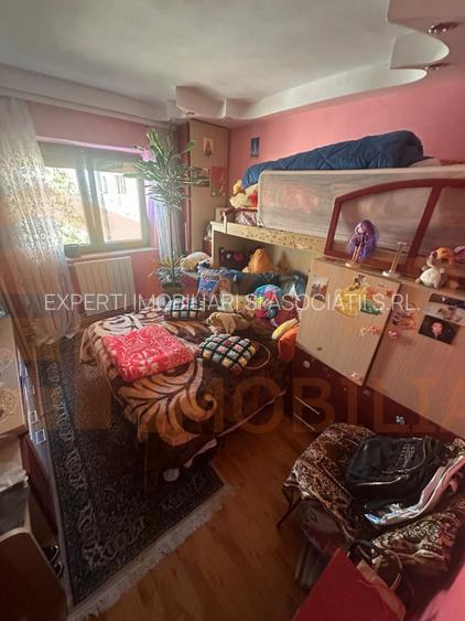 Apartament 4 camere, situat in Poarta 6 - 4