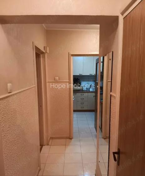 Titan metrou - Apartament 2 camere , decomandat - 5