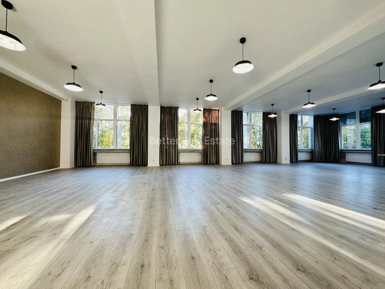 Spațiu Comercial - Sector 4 - 200 Mp - L a Doua minute fata de  Metrou - 3