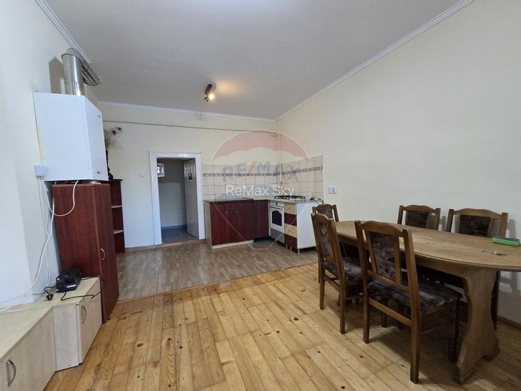 Casă cu 5 camere de vânzare în zona Central comision 0 - 14