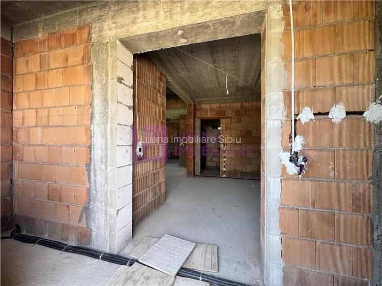 Casa Calea Cisnadiei | NOUA | pe un singur nivel | front dublu - 11