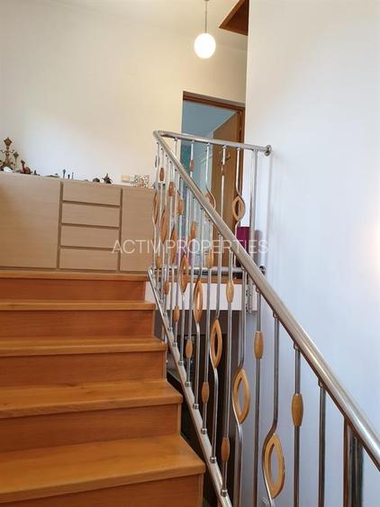 Ansamblu Azur,P+1,an 2004,teren 375mp,3 dormitoare,living 40mp,2 bai,su150,garaj - 15