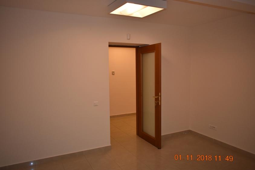 Apartament 5 camere pretabil birouri/locuit