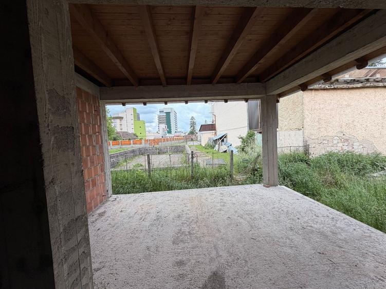 Casă de vânzare 260 mp utili + 1052 mp teren in centrul orasului Covasna