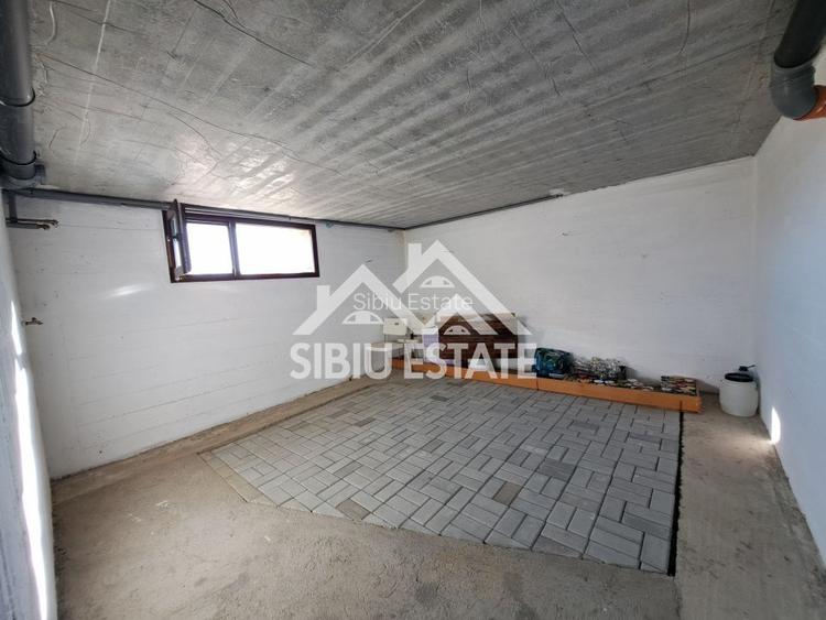Casa Sibiu cu pivnita si garaj, curte mare - 9