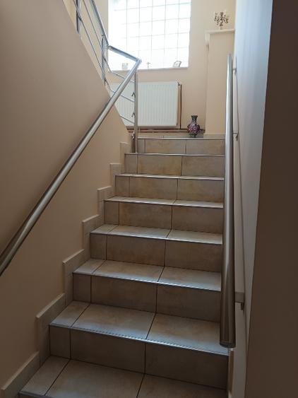 OTOPENI CENTRAL–imobil multifunctional 350m.p.(3 apartamente)&1000m.p.teren ,