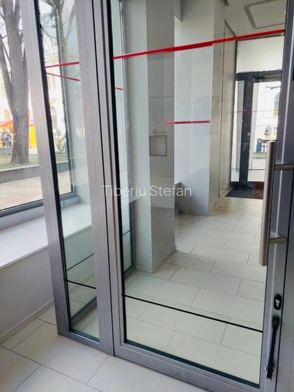 Spațiu pietonal ultracentral, 2 laturi, lângă Primărie și Filarmonică  - 11