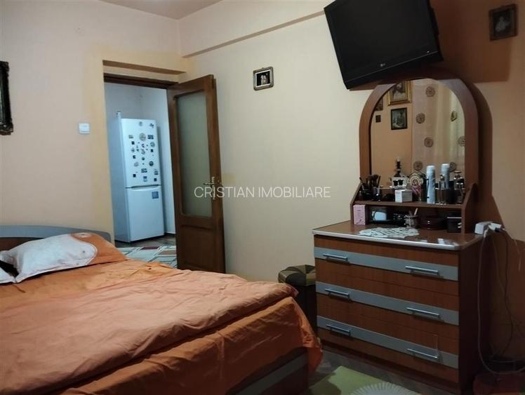 Ap. 2 camere, conf 1 decomandat, Calea Galati, et 1 - 8
