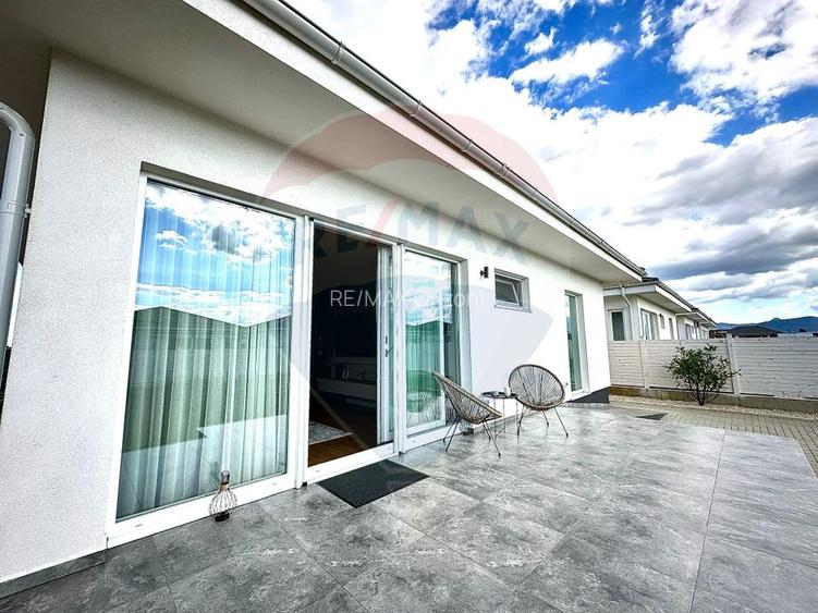 Casă noua  parter -  4 camere teren 470mp - 2