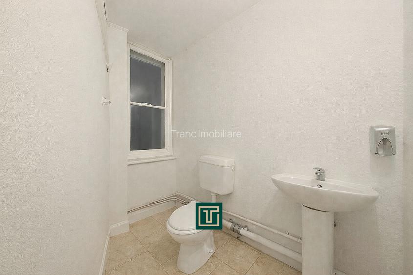 Spațiu comercial de închiriat – Vad excelent în Piața Catedralei, Arad - 3