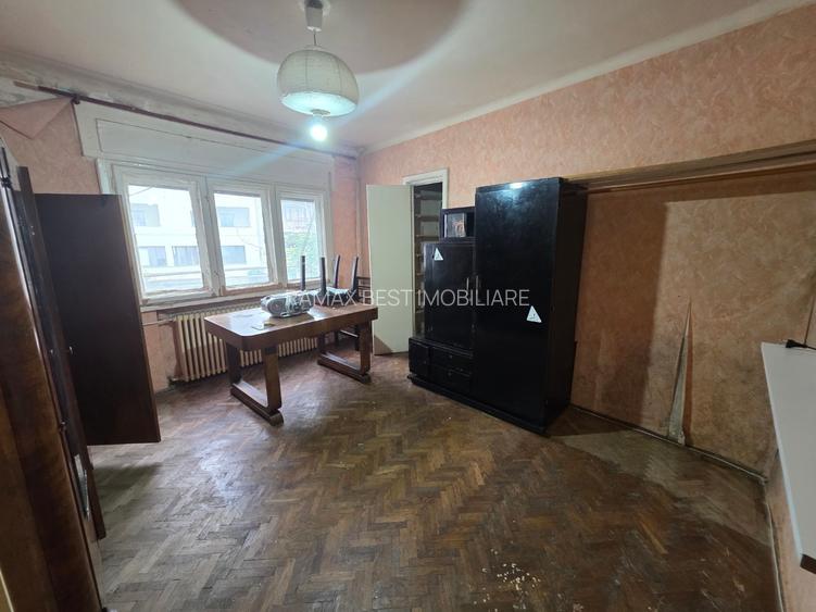 Corneliu Coposu, 10 minute metrou Unirii, chiar la biserica Sfantul Mina - 3