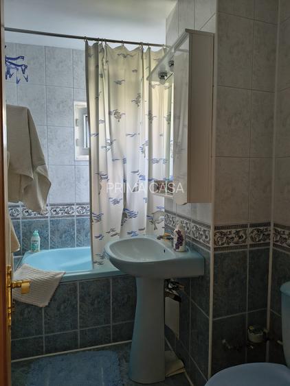 Apartament cu 3 camere Zona centrala Str. Bucegi Liceul de Arte etaj 3 , 2 balc - 7