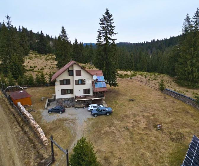 Vilă cu 10 camere P+2E+M 400 M² utili 2800 M² Teren Comandau - 19