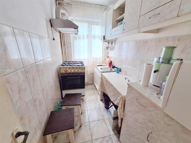 Apartament 2 camere , etaj 1,cu centrala, zona Narcisa - 5