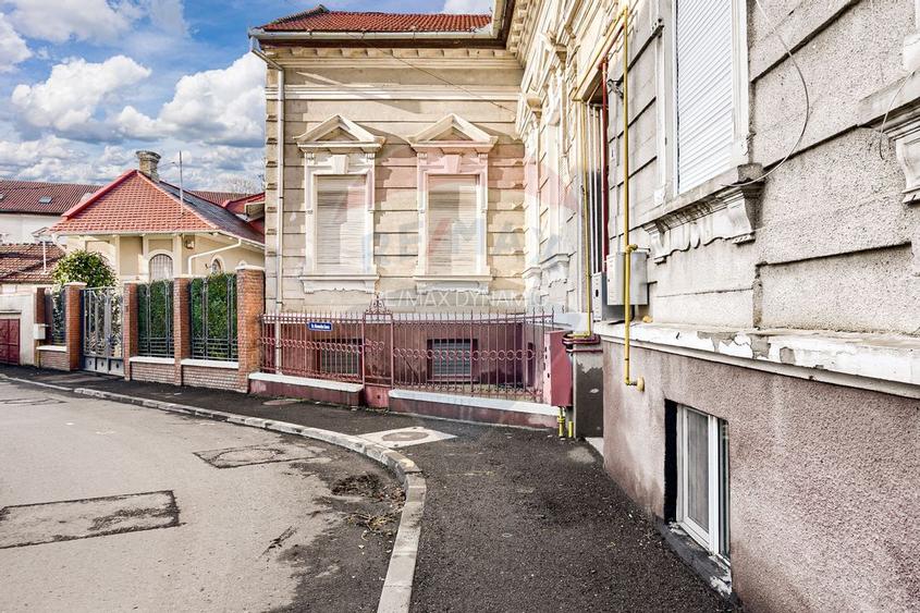 Apartament 4 camere spațioase,  curte,  zona Piata Catedralei - 8