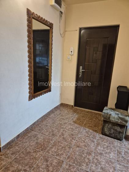 Aradului | 4 camere | Decomandat| Etaj intermediar | 3 balcoane si boxă - 12