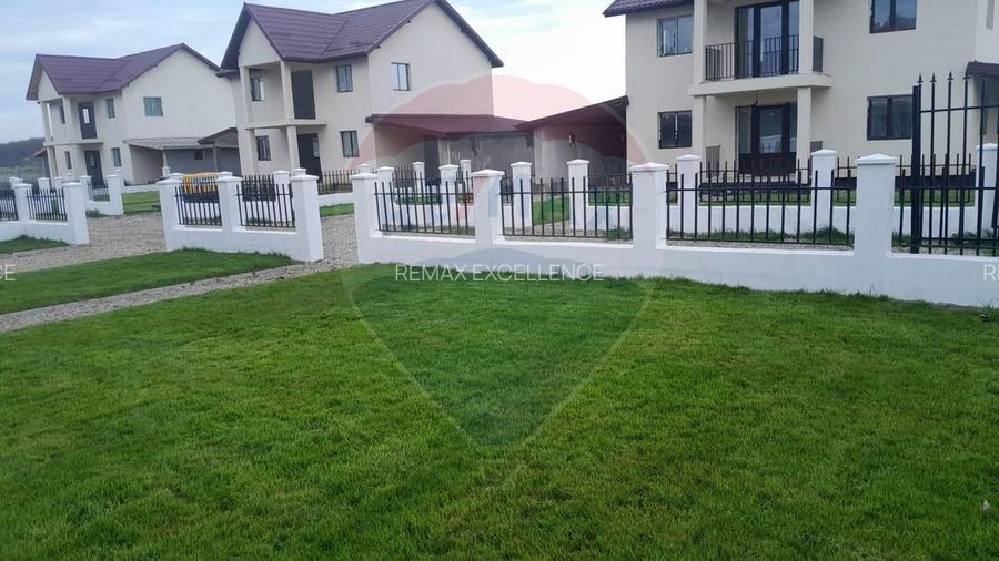 Casă / Vilă  noua P +1 cu 4 camere de vânzare| Acces A3 | Teren 400 mp - 2
