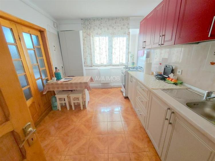 Apartament 3 camere decomandat, zona Mioritei - 13